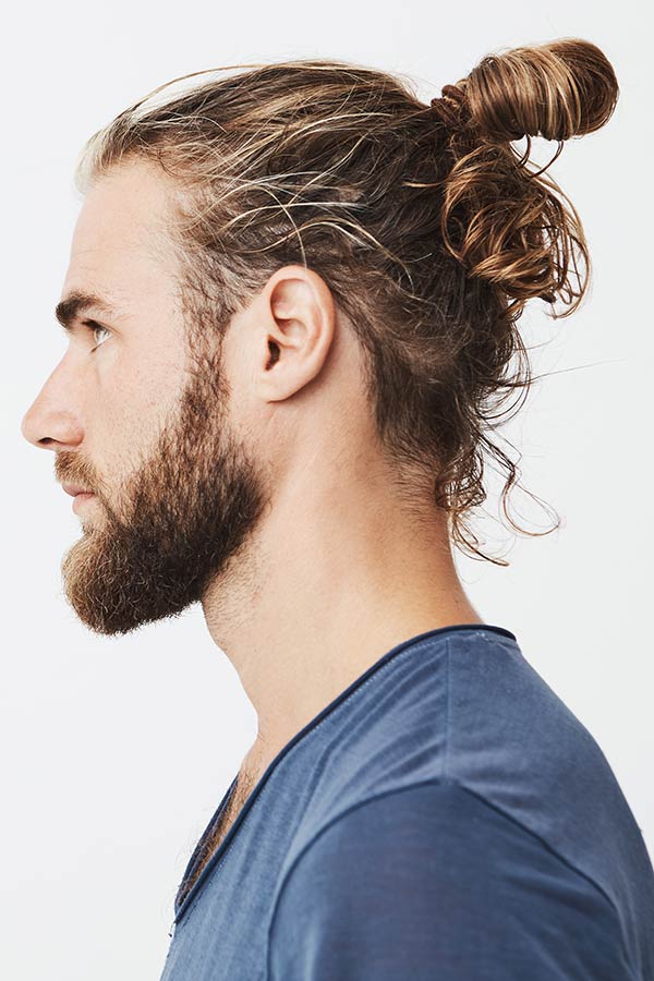 مدل موی نامرتب از پشت بسته شده: MESSY MAN BUN