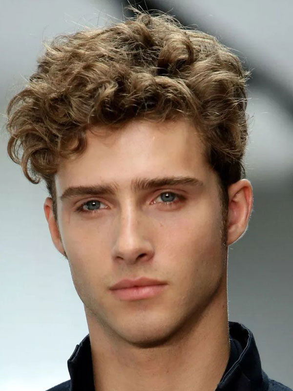 مدل موی نامرتب برای موهای موج‌دار: MESSY WAVY HAIR